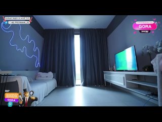 hot fucking american girl with juicy curves jerks off a dildo